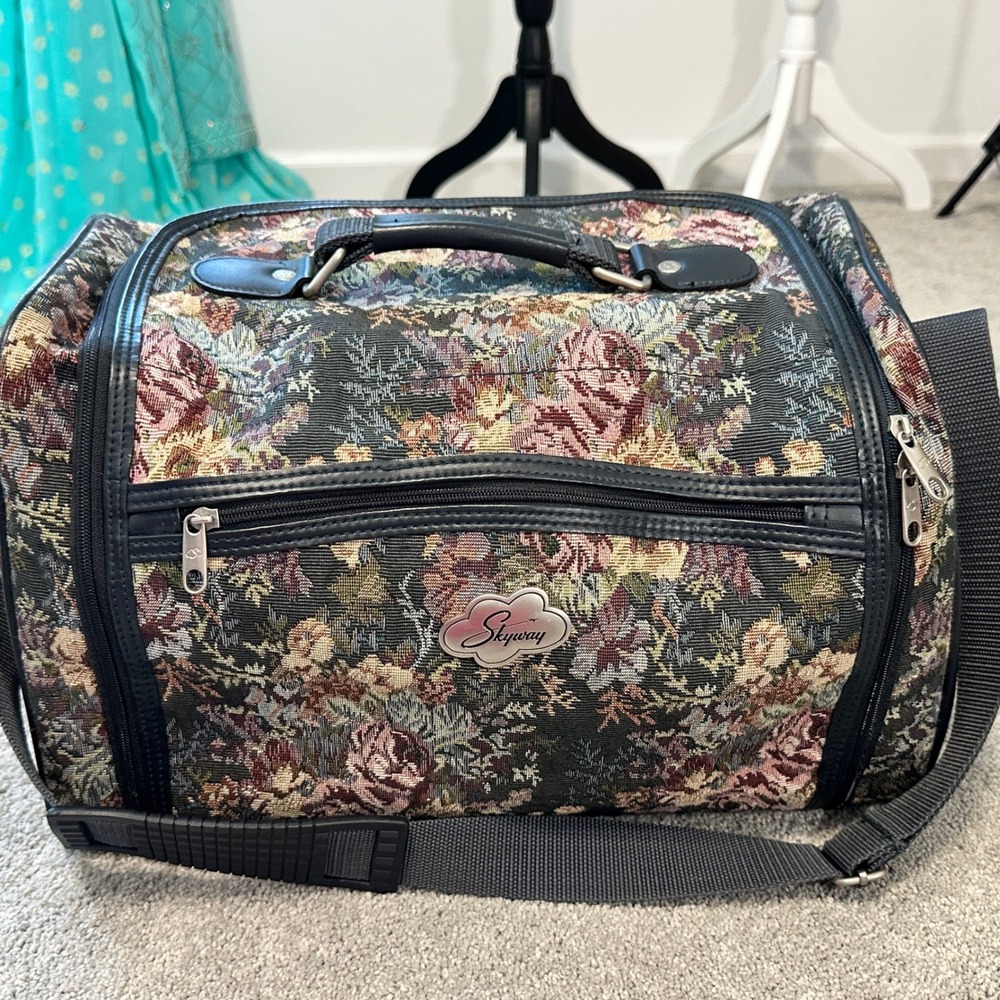 Vintage Skyway floral tapestry carry-on / travel bag